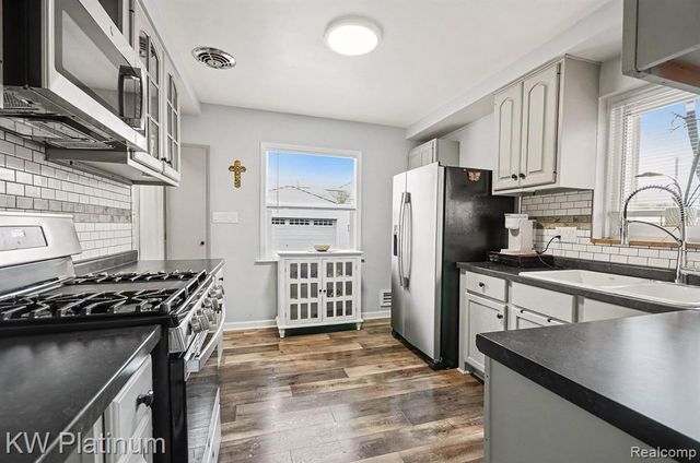 22812 Doremus Street, Saint Clair Shores, MI 48080