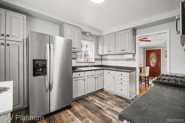 22812 Doremus Street, Saint Clair Shores, MI 48080