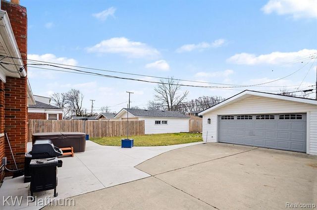 22812 Doremus Street, Saint Clair Shores, MI 48080