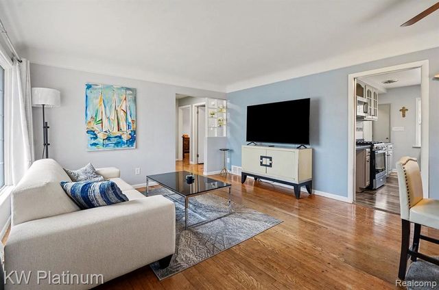 22812 Doremus Street, Saint Clair Shores, MI 48080