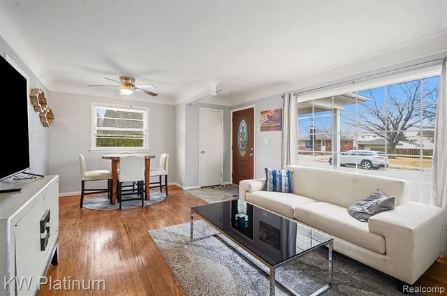 22812 Doremus Street, Saint Clair Shores, MI 48080