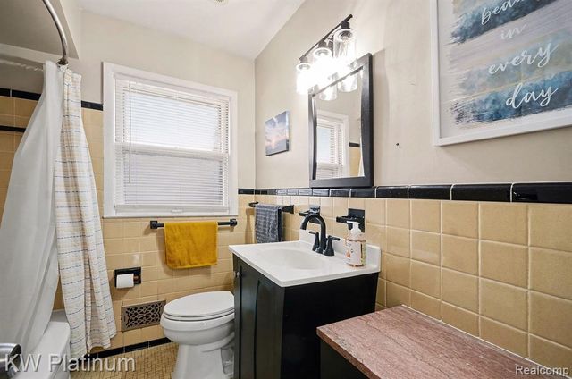 22812 Doremus Street, Saint Clair Shores, MI 48080