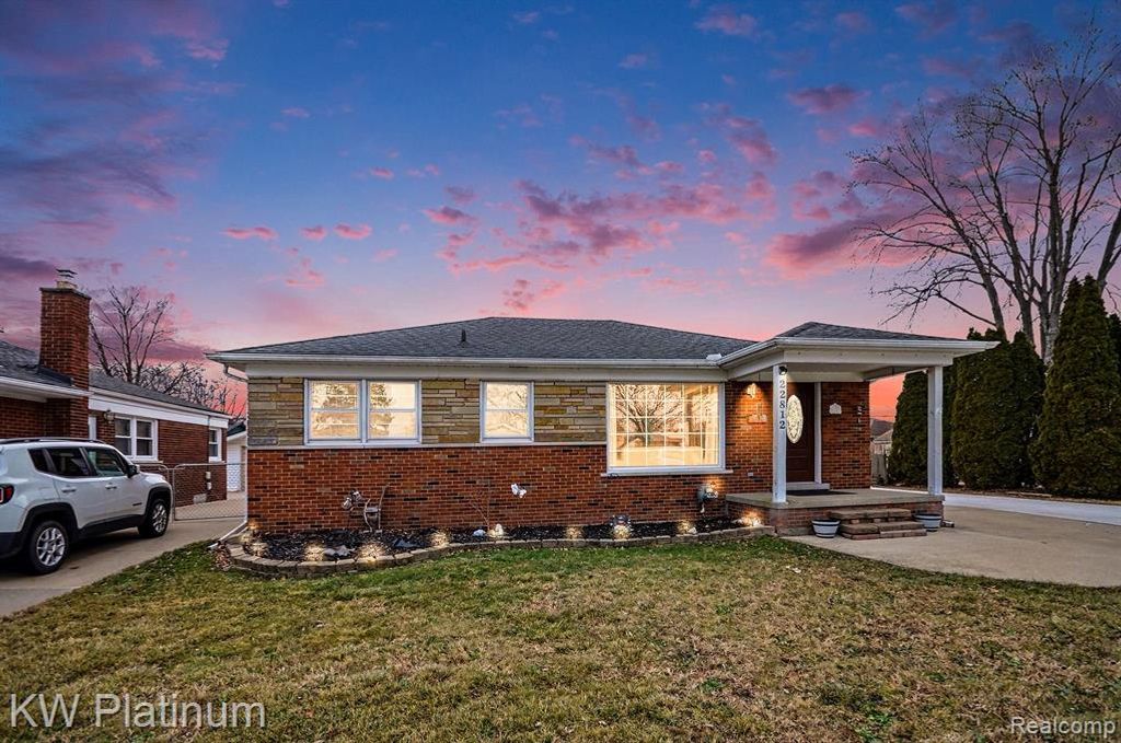 22812 Doremus Street, Saint Clair Shores, MI 48080