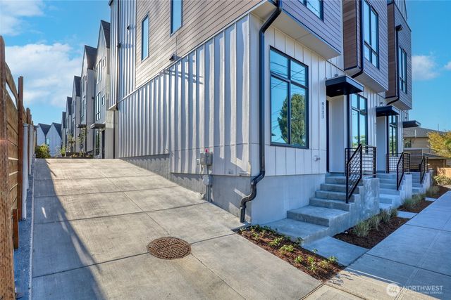 9721 6th Avenue NW, Seattle, WA 98117