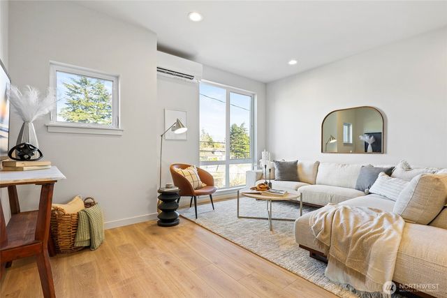 9721 6th Avenue NW, Seattle, WA 98117