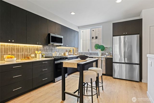 9721 6th Avenue NW, Seattle, WA 98117