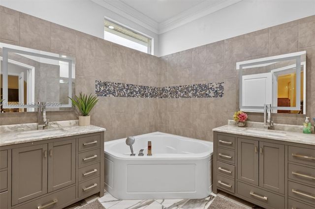 10701 SW Waterway Ln, Port St. Lucie, FL 34987