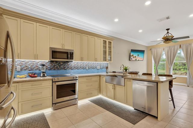 10701 SW Waterway Ln, Port St. Lucie, FL 34987