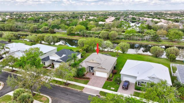 10701 SW Waterway Ln, Port St. Lucie, FL 34987