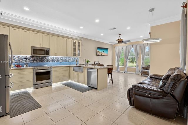 10701 SW Waterway Ln, Port St. Lucie, FL 34987