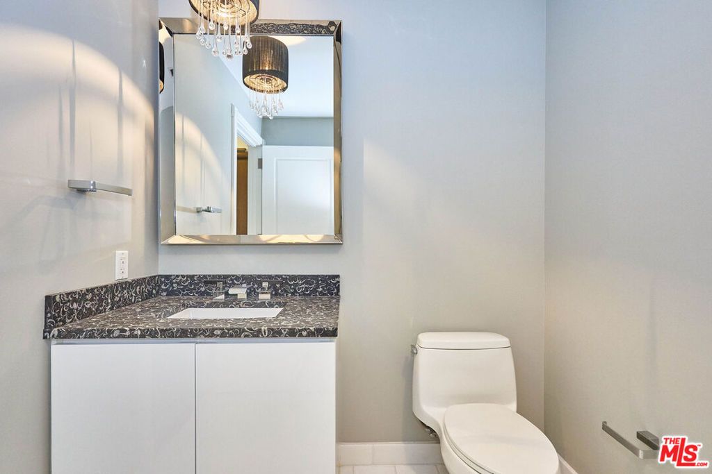 Image 13 of property listing at 900 W OLYMPIC Boulevard 31E, Los Angeles, CA 90015