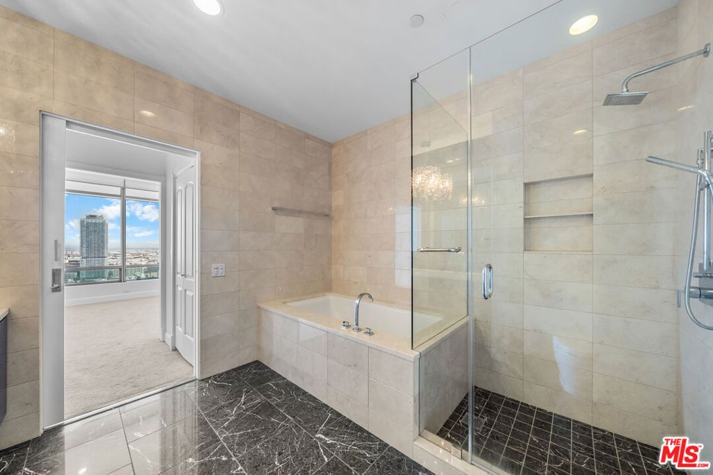 Image 23 of property listing at 900 W OLYMPIC Boulevard 31E, Los Angeles, CA 90015
