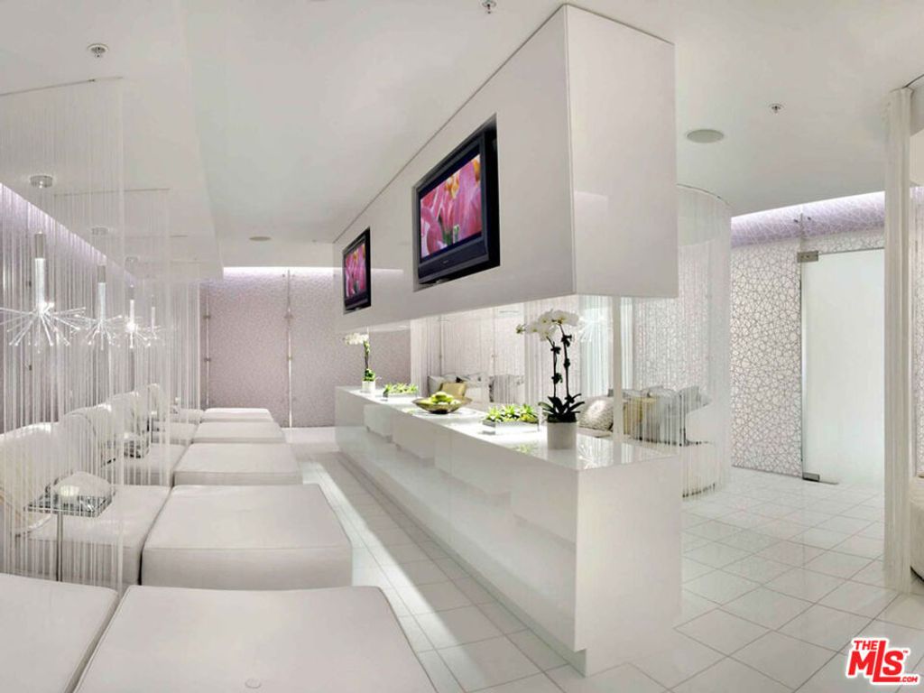 Image 38 of property listing at 900 W OLYMPIC Boulevard 31E, Los Angeles, CA 90015