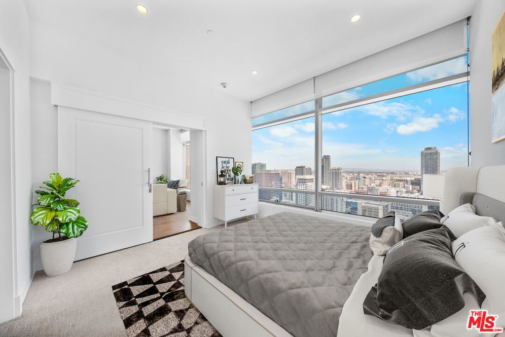Image 6 of property listing at 900 W OLYMPIC Boulevard 31E, Los Angeles, CA 90015