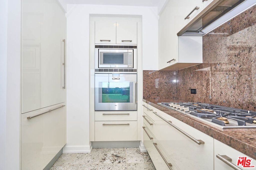 Image 8 of property listing at 900 W OLYMPIC Boulevard 31E, Los Angeles, CA 90015