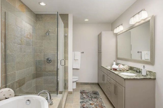 1400 Mckinney Street 2204, Houston, TX 77010