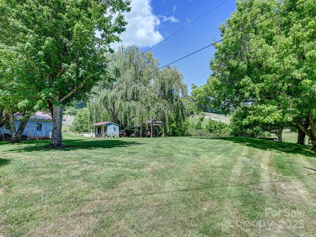 522 Bailey Mountain Road, Mars Hill, NC 28754