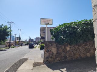 1524 Pensacola Street 210, Honolulu, HI 96822