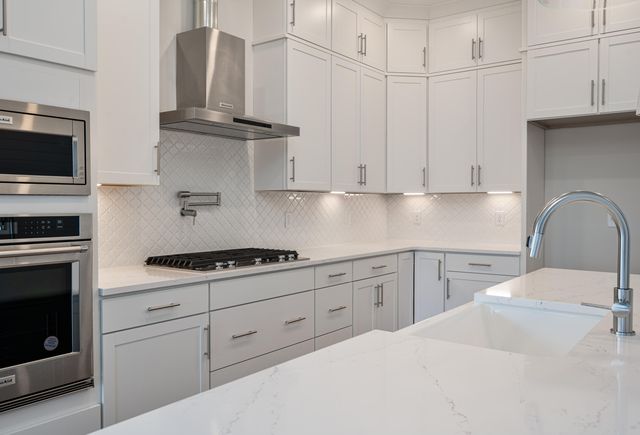 295 W Coleman Boulevard, Mount Pleasant, SC 29464