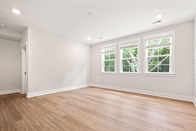 295 W Coleman Boulevard, Mount Pleasant, SC 29464