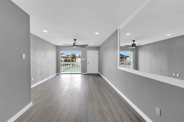 3919 Fairmont Parkway 236, Pasadena, TX 77504