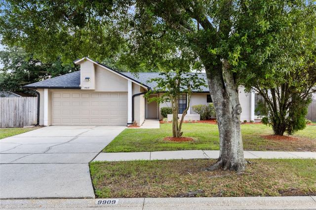 9909 EARLSTON STREET, Orlando, FL 32817