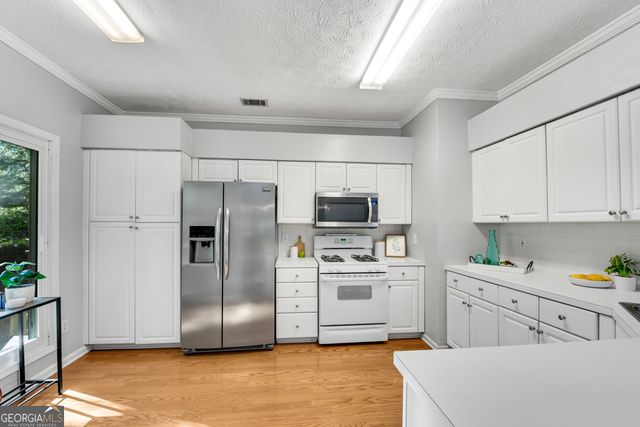 145 Riversong Dr, Alpharetta, GA 30022