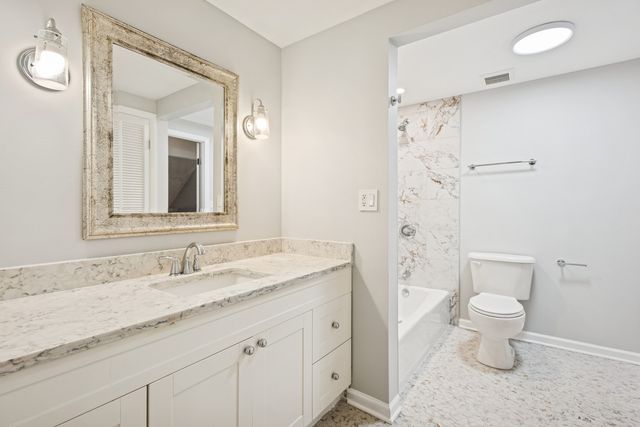 2 Croydon on Duxbury Street, Rolling Meadows, IL 60008