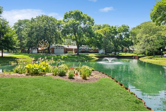 2 Croydon on Duxbury Street, Rolling Meadows, IL 60008