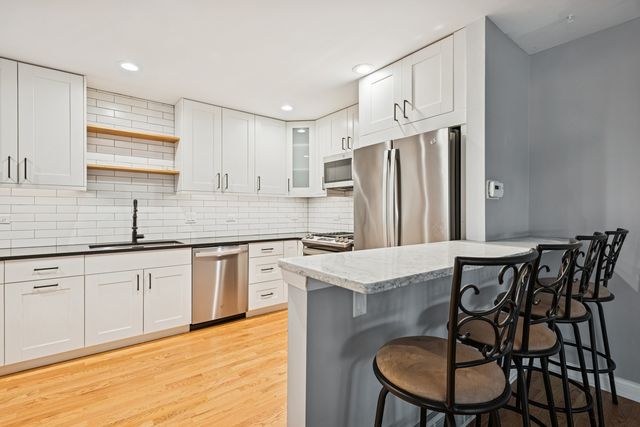 2 Croydon on Duxbury Street, Rolling Meadows, IL 60008