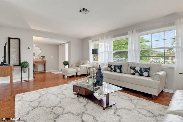 4556 Lakewood BLVD, Naples, FL 34112