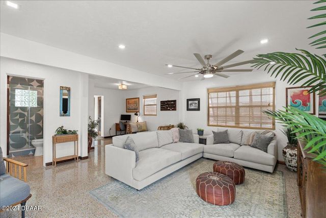 624 S Pine Street, New Smyrna Beach, FL 32169