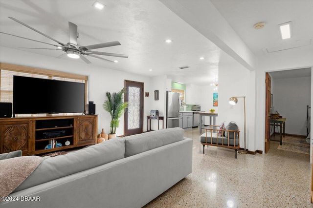 624 S Pine Street, New Smyrna Beach, FL 32169