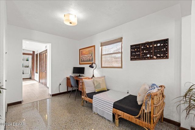 624 S Pine Street, New Smyrna Beach, FL 32169