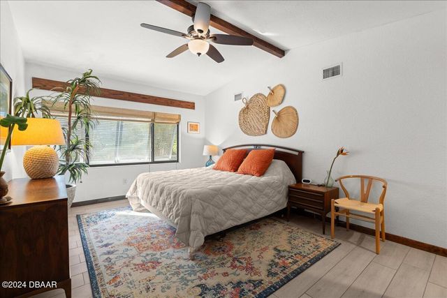 624 S Pine Street, New Smyrna Beach, FL 32169