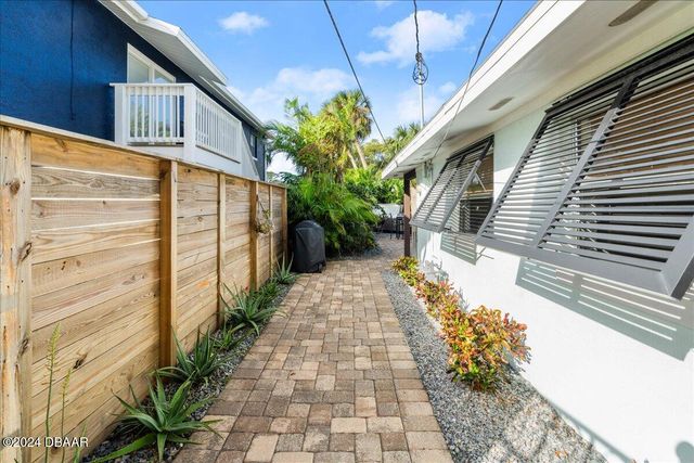 624 S Pine Street, New Smyrna Beach, FL 32169