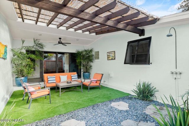 624 S Pine Street, New Smyrna Beach, FL 32169
