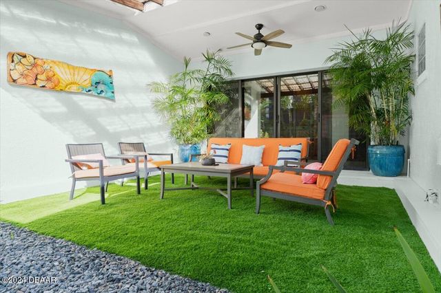 624 S Pine Street, New Smyrna Beach, FL 32169