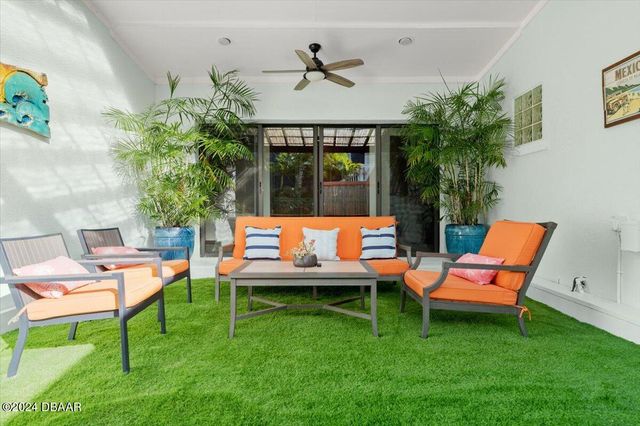 624 S Pine Street, New Smyrna Beach, FL 32169