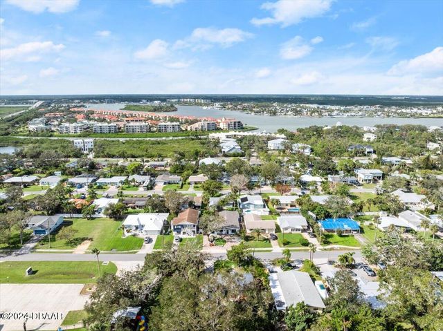 624 S Pine Street, New Smyrna Beach, FL 32169