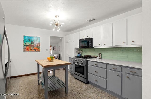 624 S Pine Street, New Smyrna Beach, FL 32169