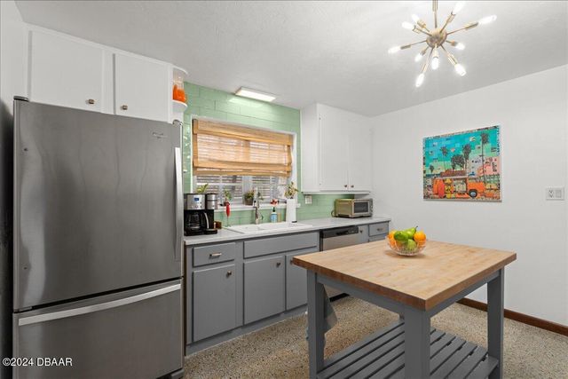 624 S Pine Street, New Smyrna Beach, FL 32169