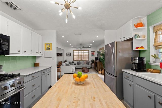624 S Pine Street, New Smyrna Beach, FL 32169