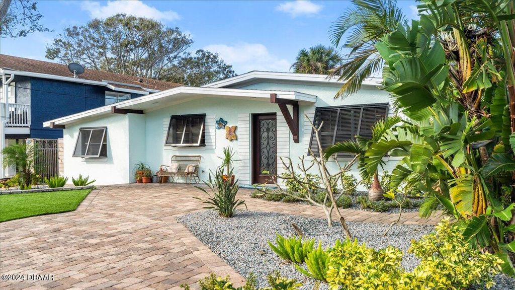 624 S Pine Street, New Smyrna Beach, FL 32169