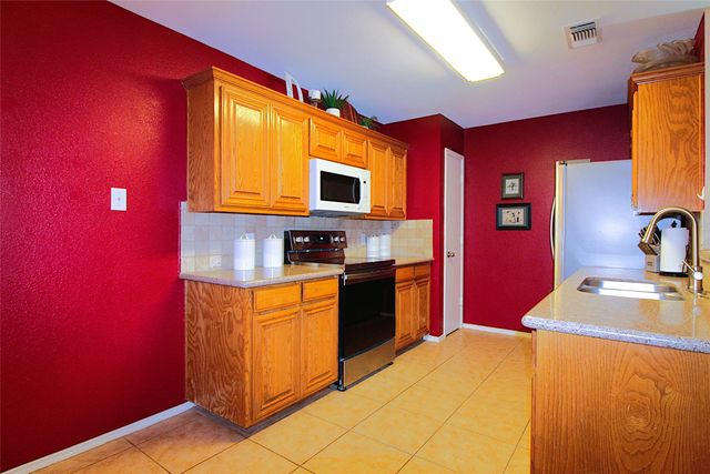 501 Barbara Jean Lane, Burleson, TX 76028
