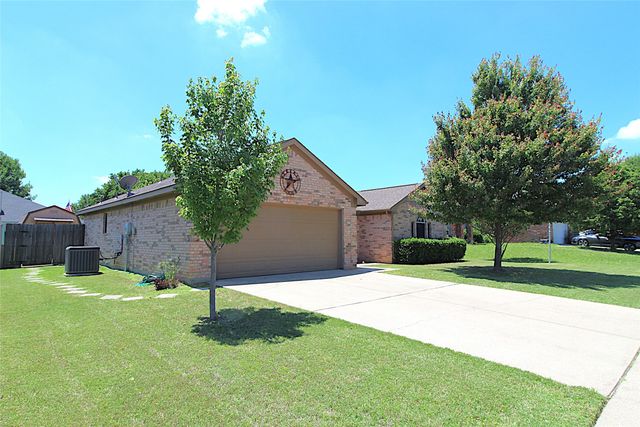 501 Barbara Jean Lane, Burleson, TX 76028