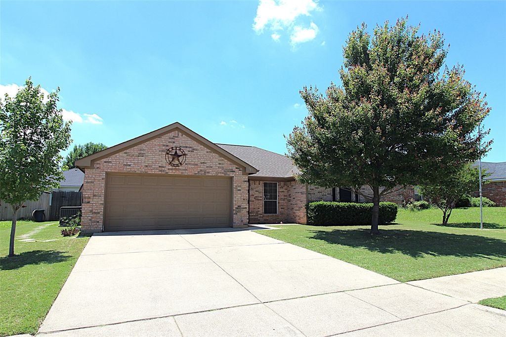 501 Barbara Jean Lane, Burleson, TX 76028
