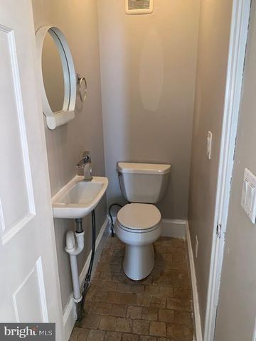 1107 E PALMER ST, Philadelphia, PA 19125