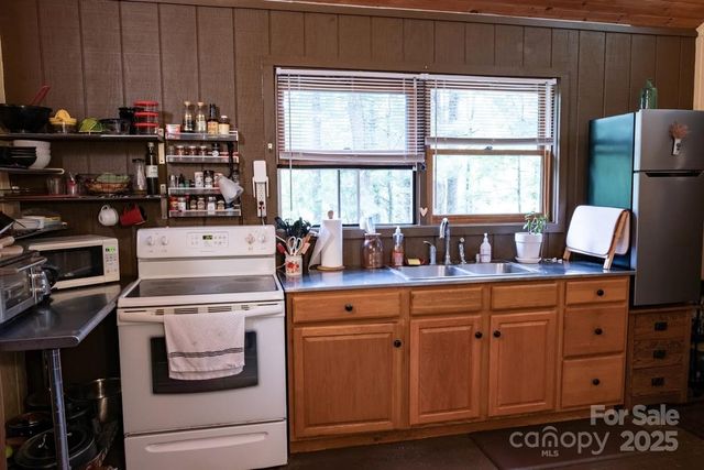 75 Appalachian Way, Bakersville, NC 28705