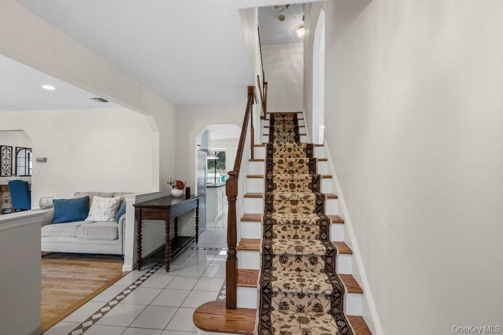 43 Pelican Court, Syosset, NY 11791 — photo 4
